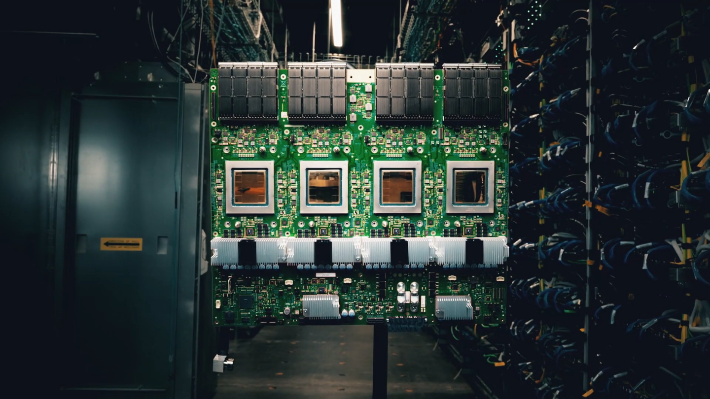 Google、より高速かつ安価な Ironwood TPU で AI コンピューティングを強化